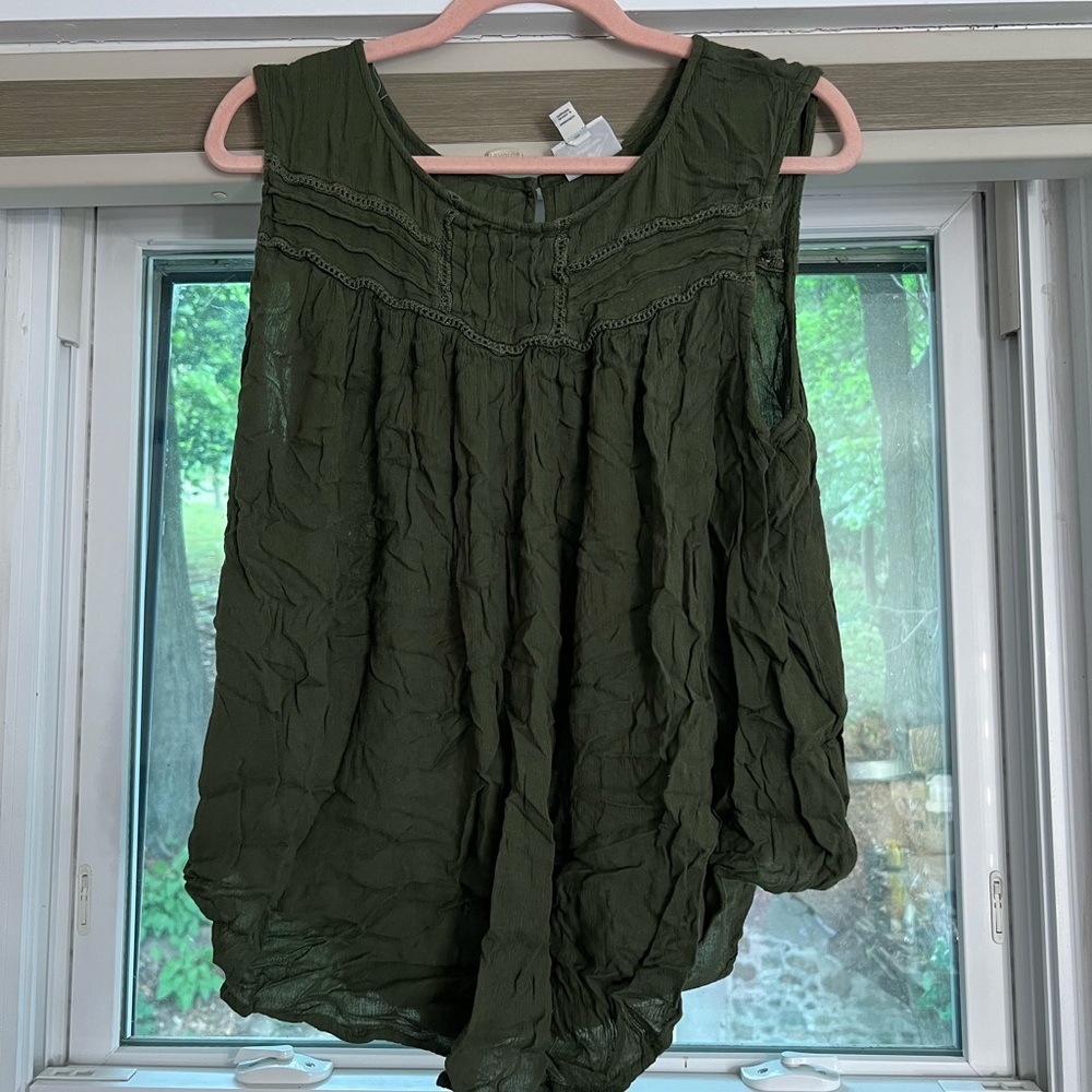 Dark green wide strap tank!